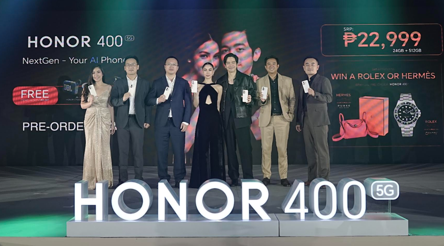 HONOR Philippines Brand Marketing Manager Joepy Libo-on, Country Manager Sean Yuan, CEO of HONOR Southeast Asian Business Development George Zheng, Vice President Stephen Cheng, GTM Director Steven Yan with their first ambassadors Julia Barretto and Joshua Garcia
