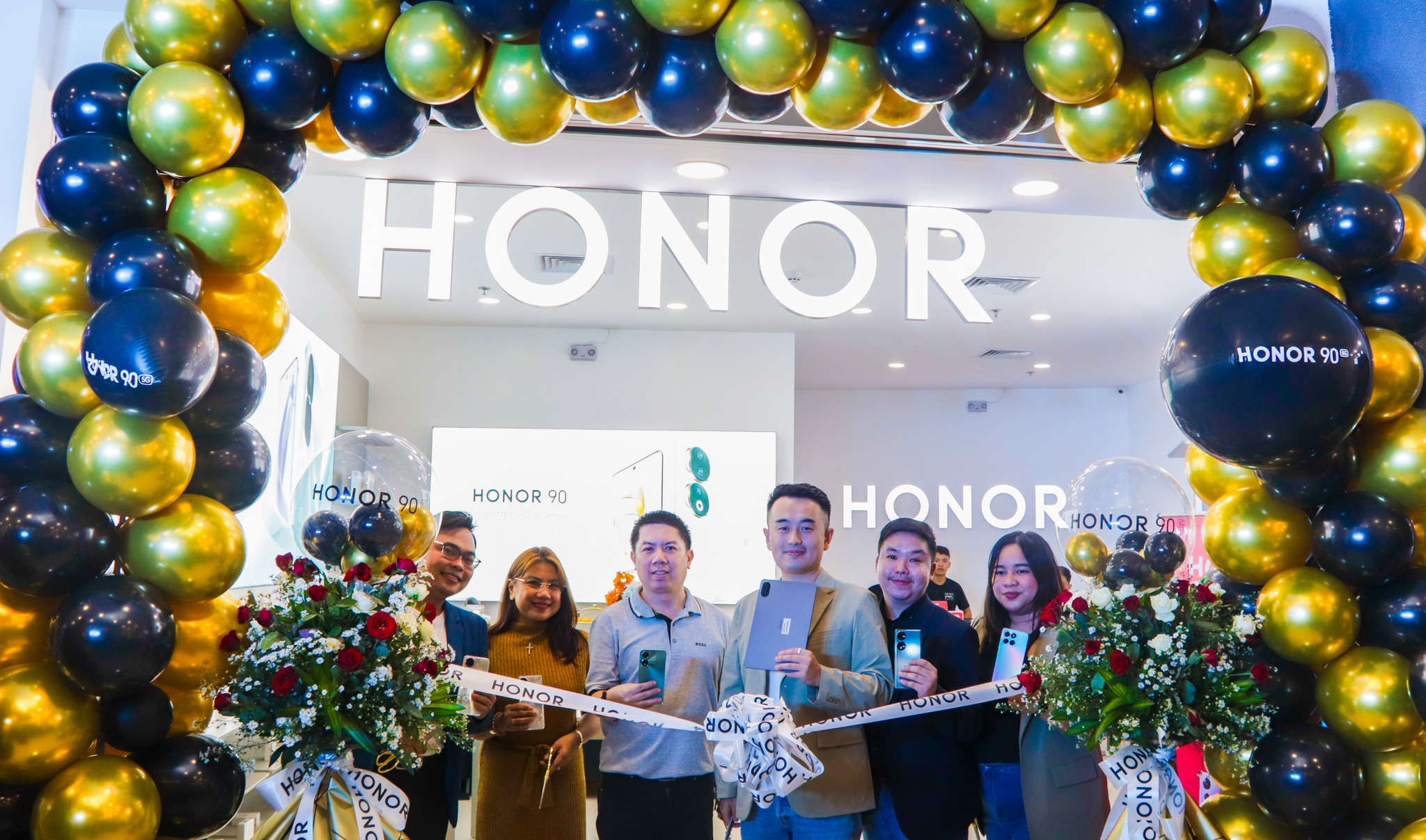 HONOR goes beyond Luzon and Visayas, opens Experience Store at Gaisano Mall of Davao! The leading tech global provider of smart devices, HONOR, finally sets foot in the Crown of Jewel of Mindanao. 