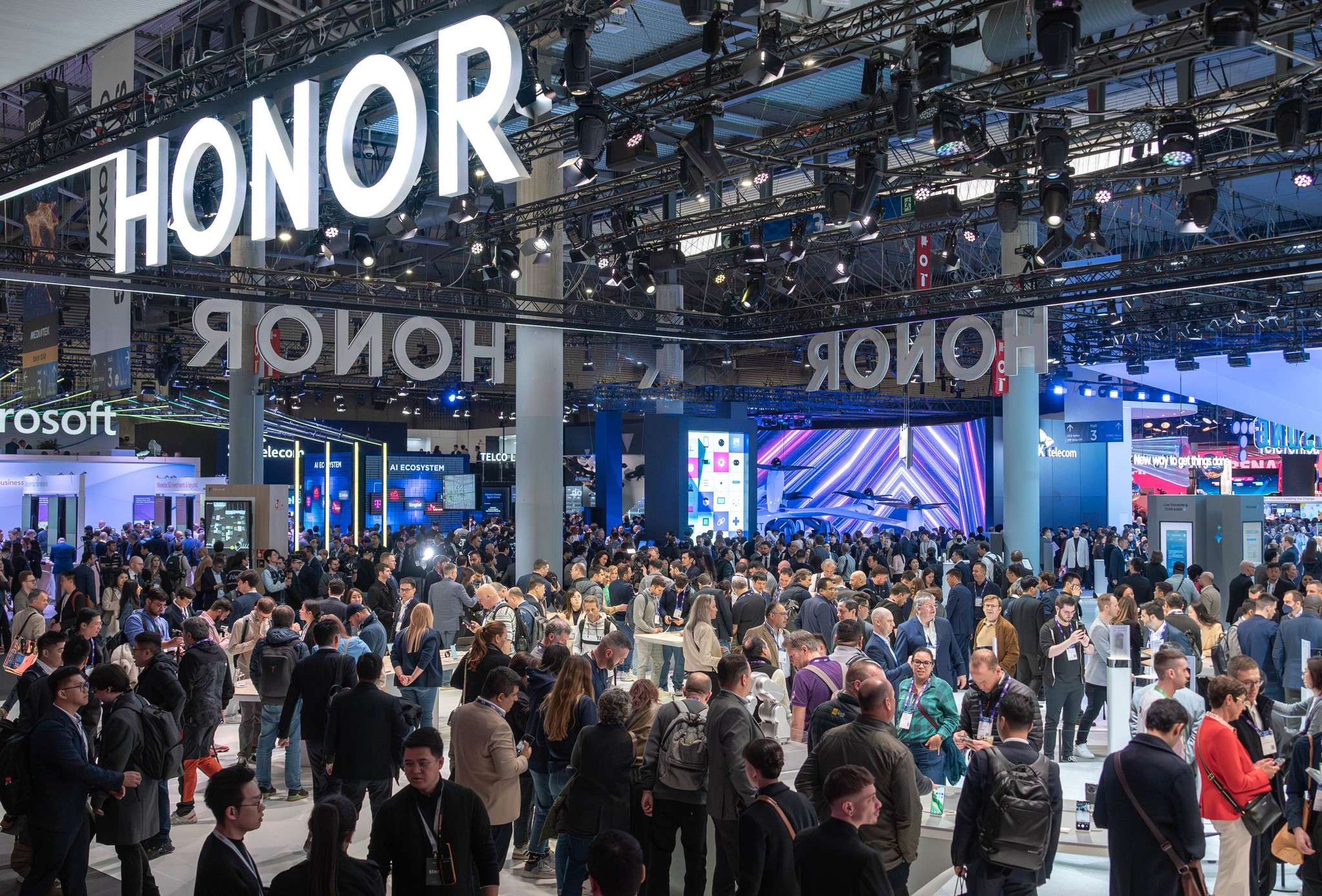  HONOR Debuts a New AI-empowered All-scenario Strategy at MWC 2024 