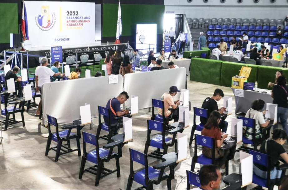 Voters fill the venue at SM North EDSA during the Barangay and Sangguniang Kabataan Elections in 2023.